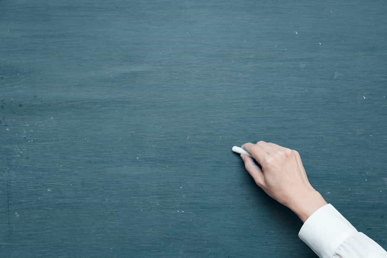 Photo by NEOSiAM  2024+: https://www.pexels.com/photo/person-holding-white-chalk-625219/