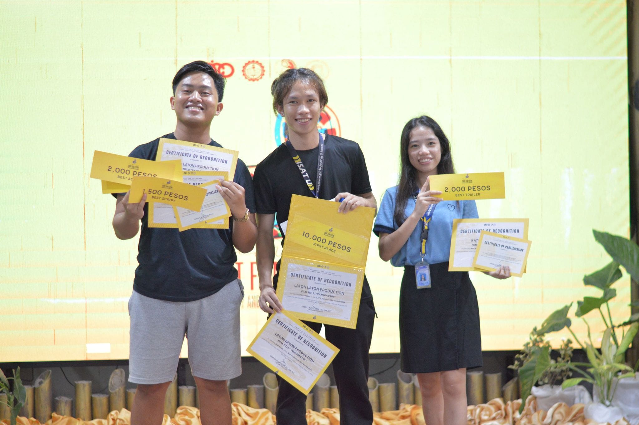 Elly Mar with his supportive classmates holding all the film's awards