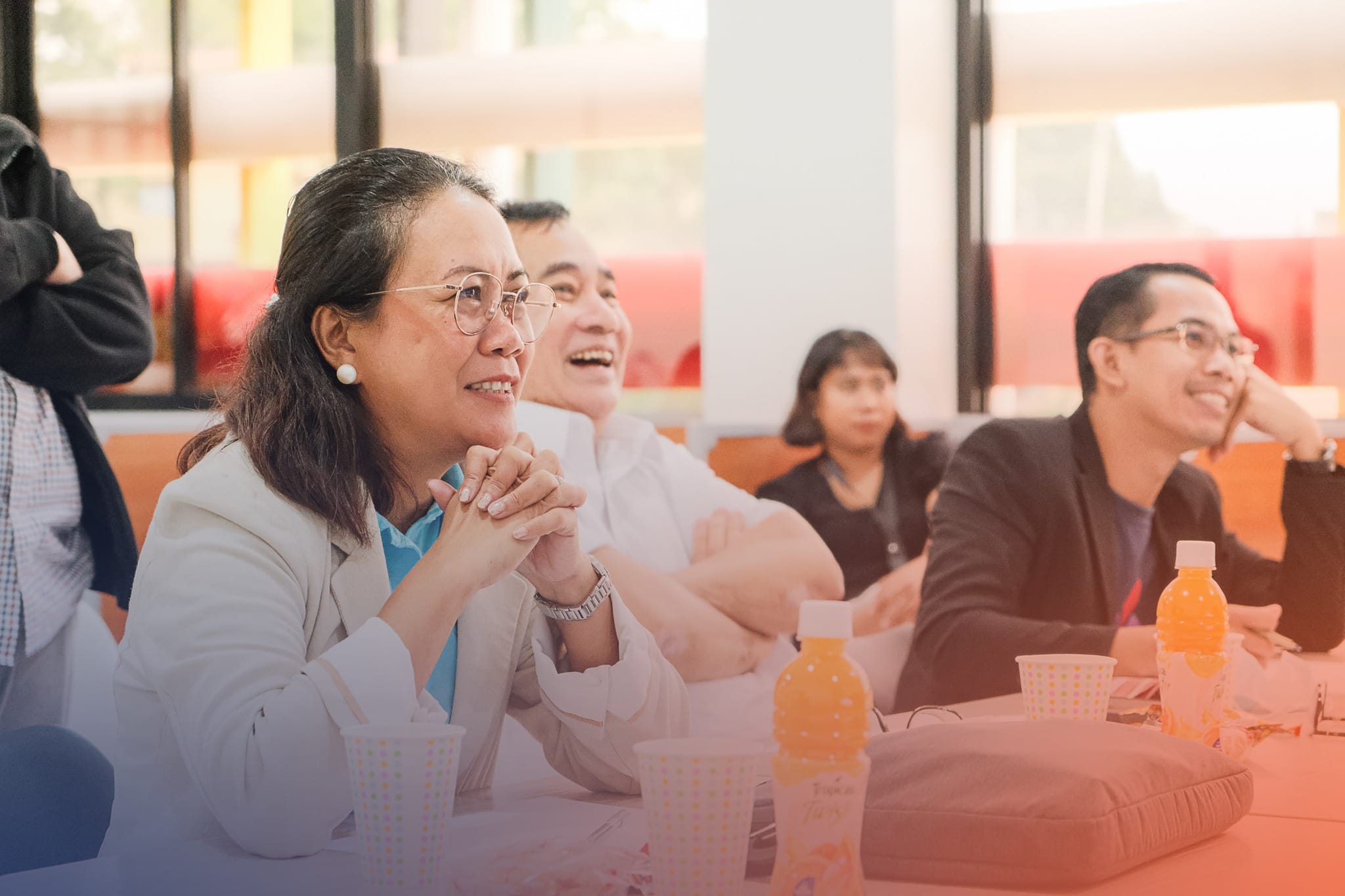 Judges smiling while elly is pitching