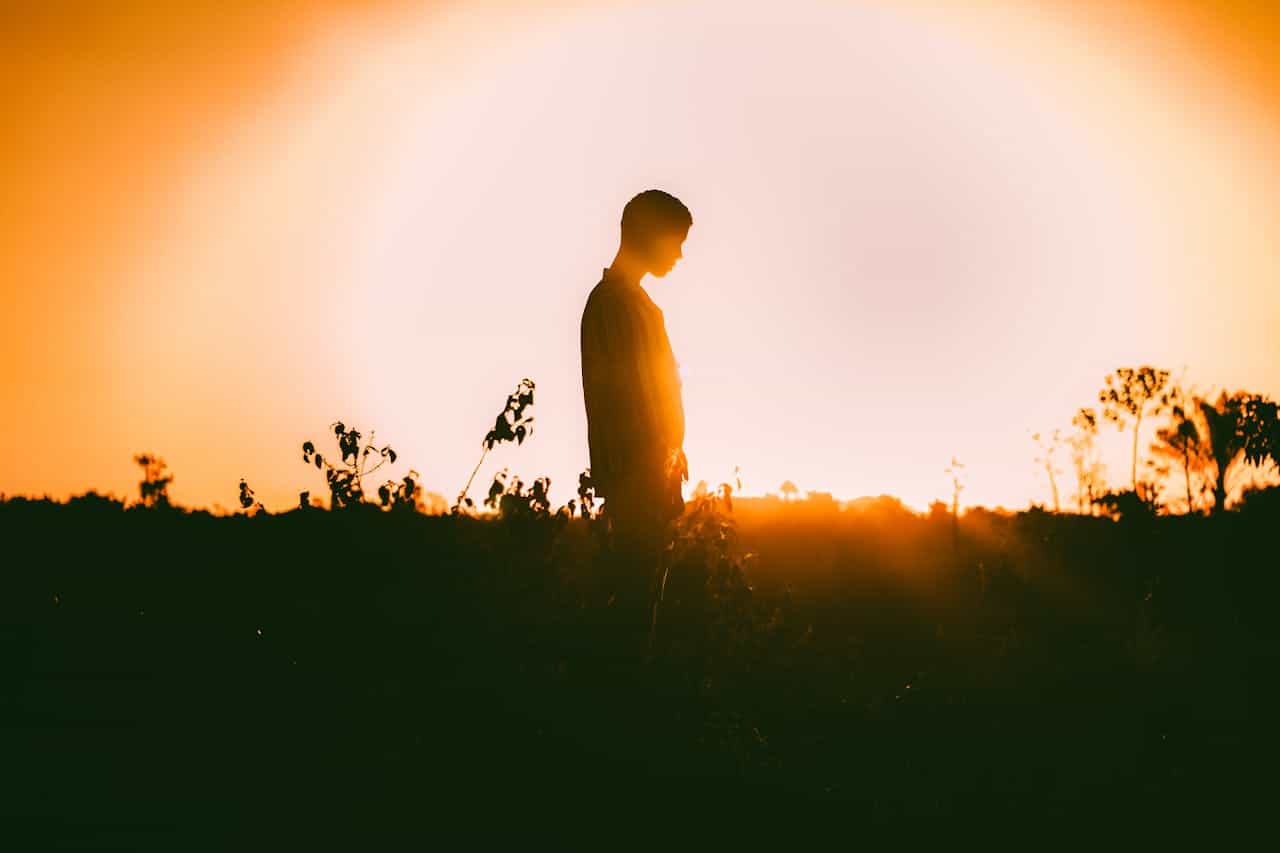 Photo by Dhemer Gonçalves : https://www.pexels.com/photo/man-standing-on-field-2854845/